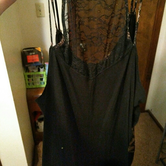 Black maurices design top - Picture 2 of 3